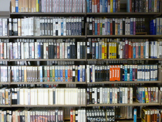 Архивные видео. Архив видеозаписей. Фото видео архив. Архив видеозаписей фон. VHS collection Shelf.